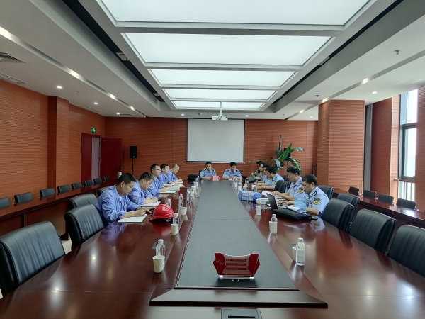 7月18日，陜西省生態(tài)環(huán)境廳一行在三樓行政會議室查閱環(huán)保資料.jpg