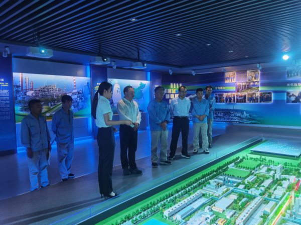 8月24日，國網(wǎng)渭南供電公司一行來公司調(diào)研座談，參觀展覽廳.jpg