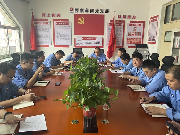9月11日，公司總工程師馬軍忙參加尿素車間三季度組織生活會(huì).jpg
