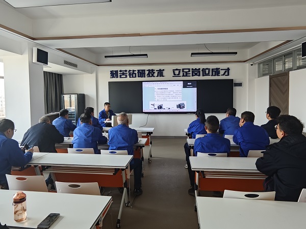3月20日，計控電儀部青年講師郭愛軍為部門人員進行Fisher智能定位器DVC6200專項培訓1.jpg