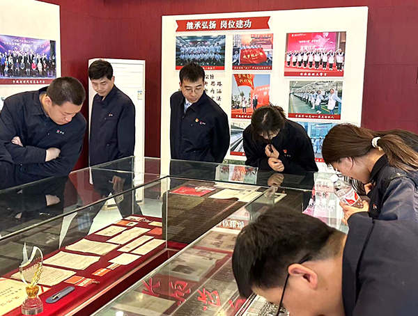 2024年4月9日，在趙夢桃紀念館內(nèi)參觀學(xué)習(xí).jpg