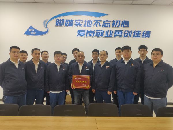 2023年5月3日，班組被評為夢桃式班組后合影留念.jpg