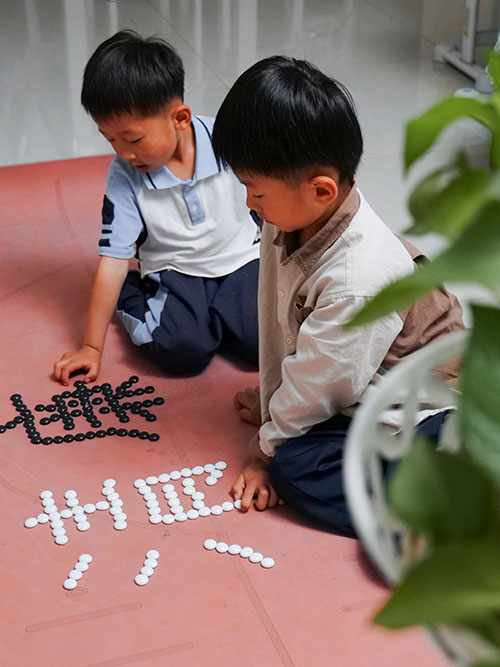 三等獎(jiǎng)：乙二醇車(chē)間楊沛-棋子傳情，清廉為教.jpg