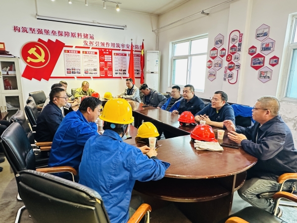11月5日上午，驗收隊伍召開專題會議，匯總施工問題并討論竣工驗收準備工作.jpg
