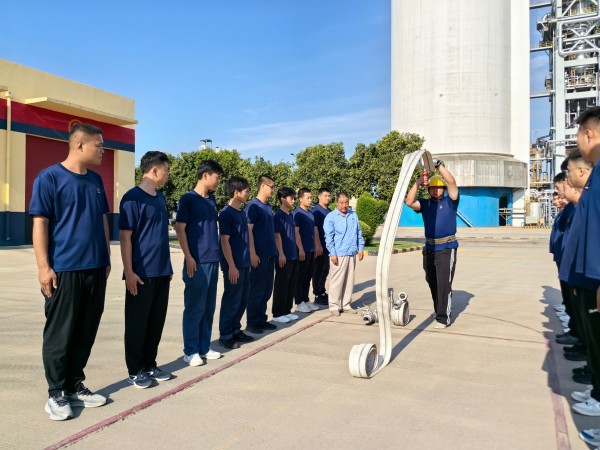 消防隊新隊員水帶連接.jpg